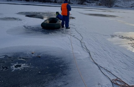 Водолазы извлекли тело мужчины из водоема
